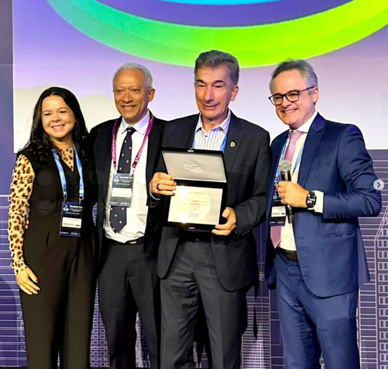 Homenagem pelos serviços prestados à Sociedade Brasileira de Córnea